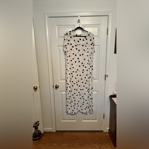 SOMA WHITE WITH BLACK DOTS LONG NIGHT GOWN SIZE XL 93% RAYON 7% SPANDEX WASHABLE - Picture 3 of 10
